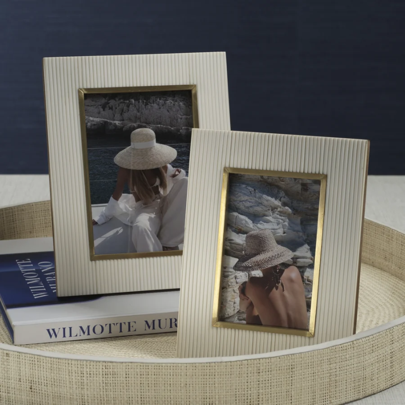 White Ribbed 4x6 Frame