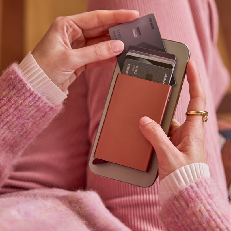 Secrid Rose Magsafe Cardprotector