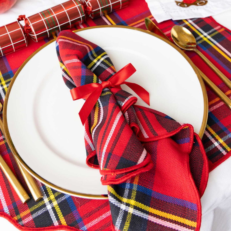 Serviette de table festoyante festonnée à motif tartan rouge