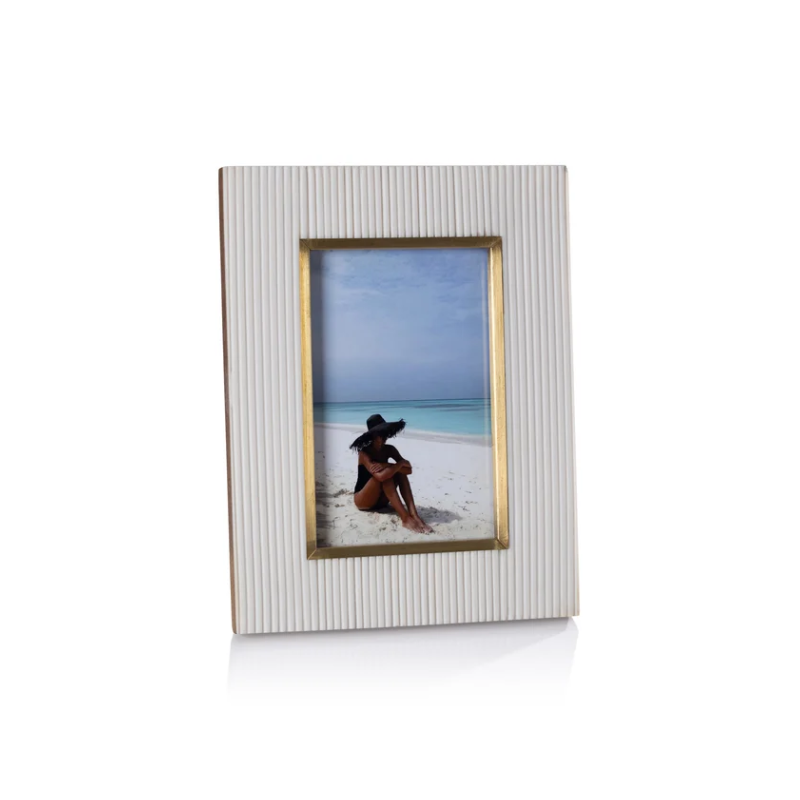 White Ribbed 4x6 Frame