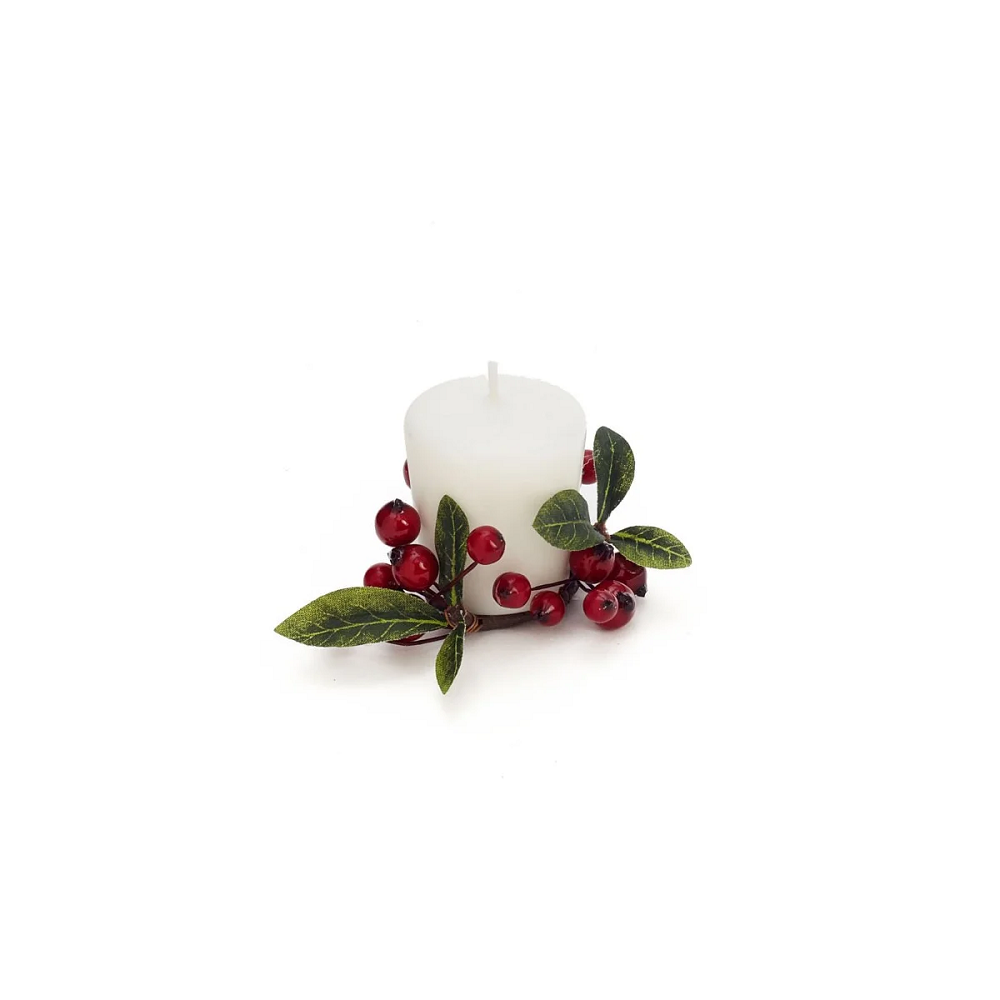Petit anneau de bougies aux baies rouges