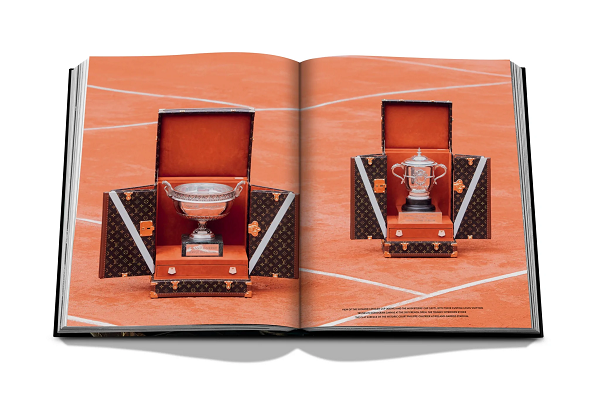 Louis Vuitton: Trophy Trunks Coffee Table Book - Boutique Marie Dumas